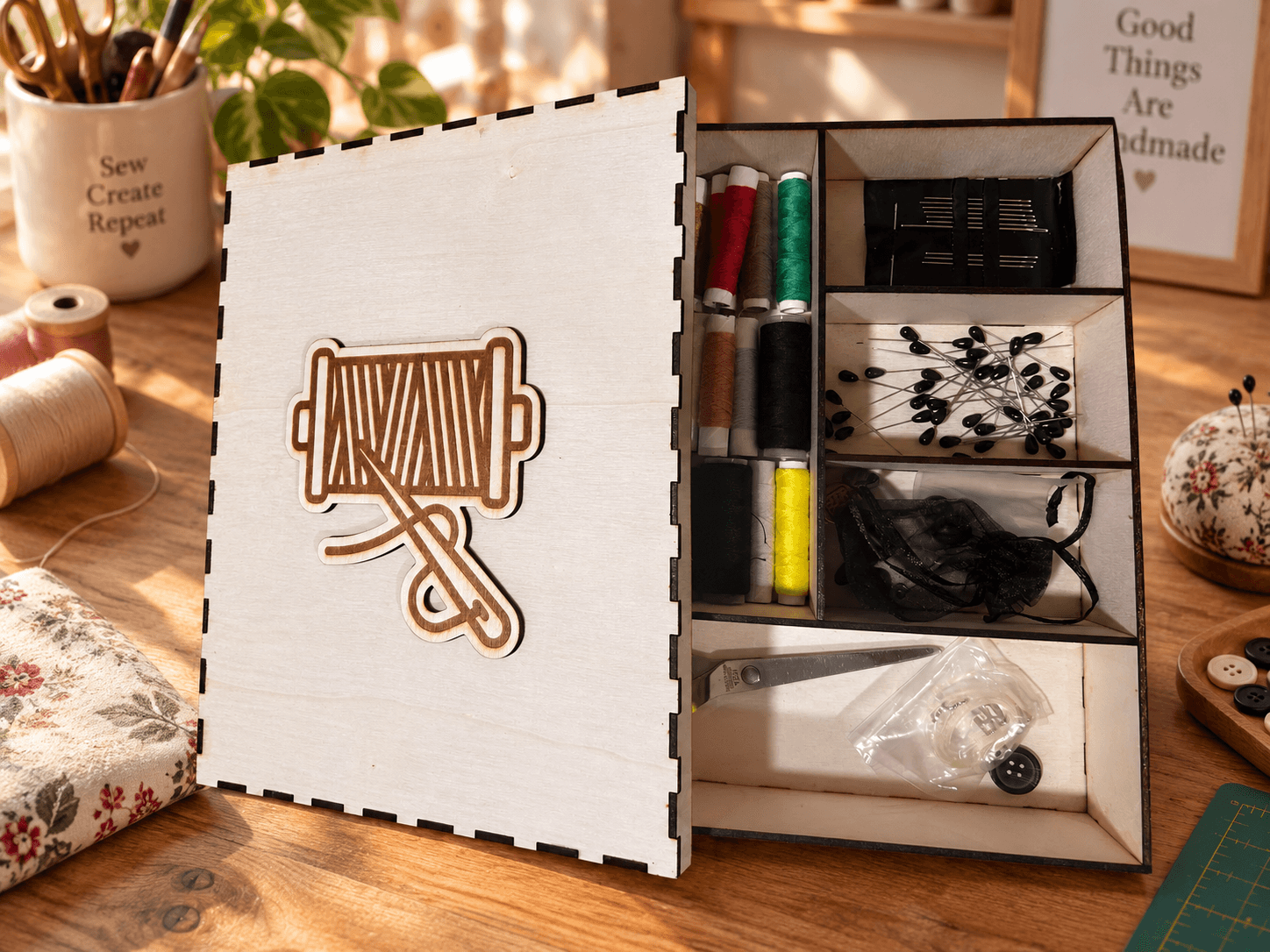 Caja kit de costura abierta en vertical