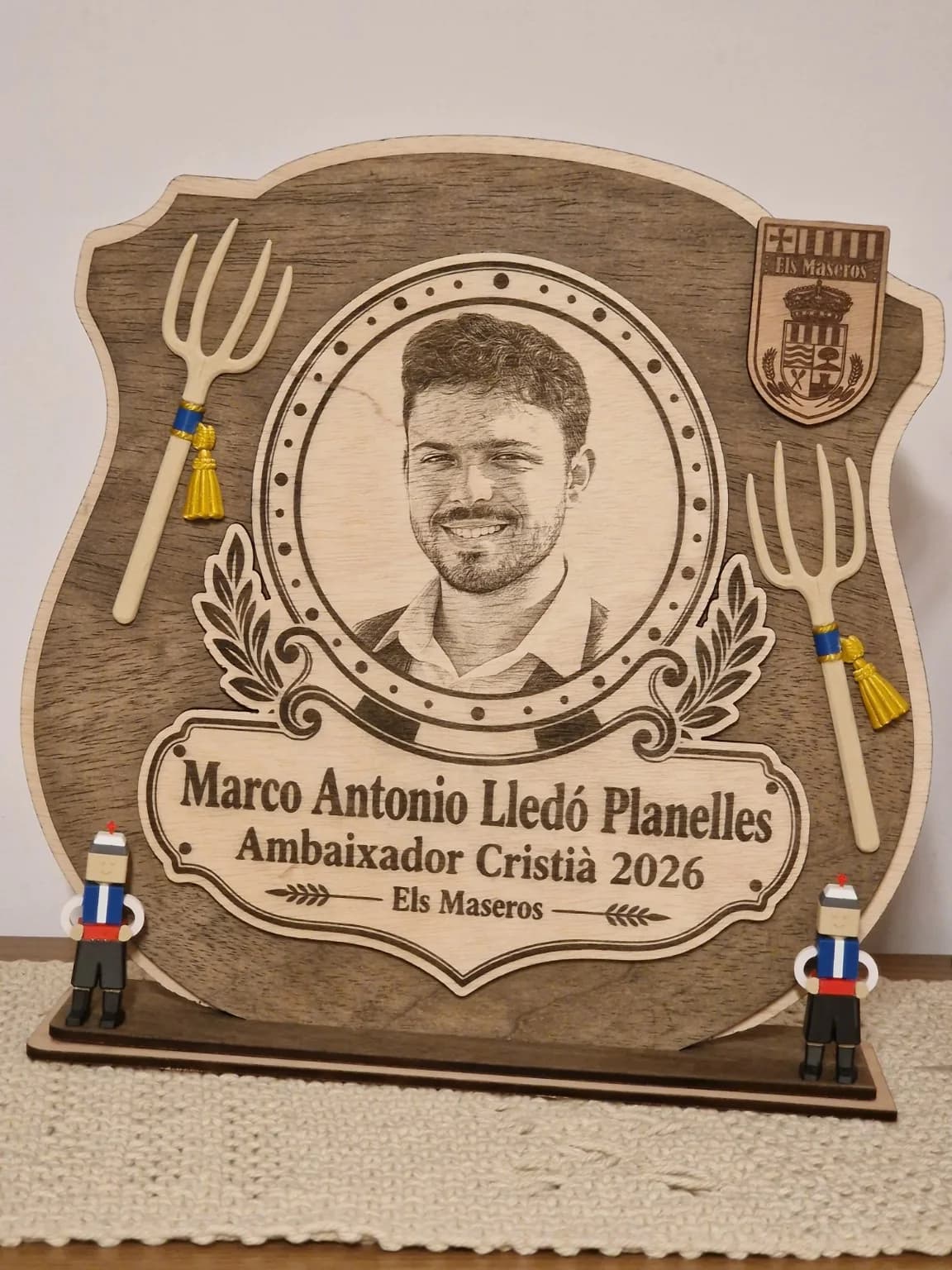 Recuerdo real para un Ambaixador Cristià 2026 con figura, madera y detalles personalizados