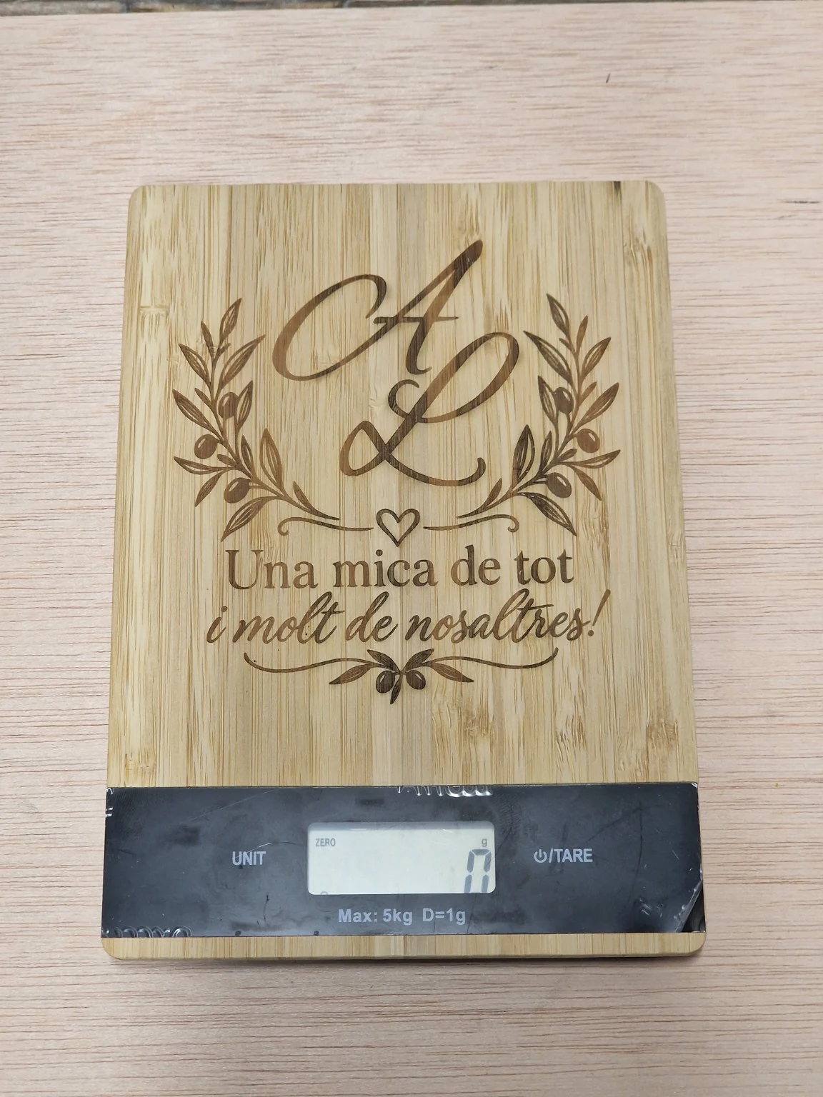 Bàscula de cuina personalitzada per a boda · MariArT Natural