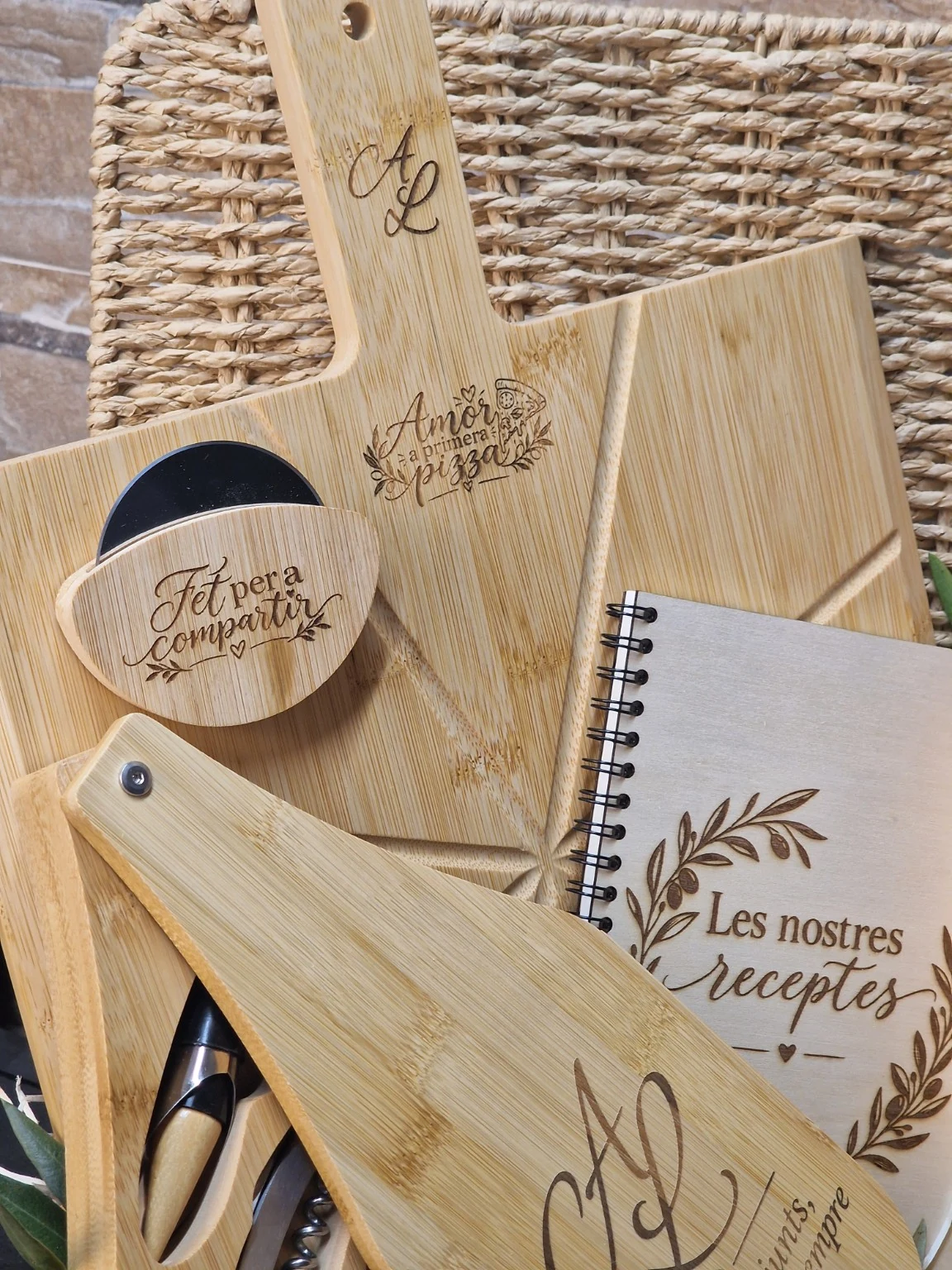 Cesta regalo de cocina personalizada para novios — foto 3