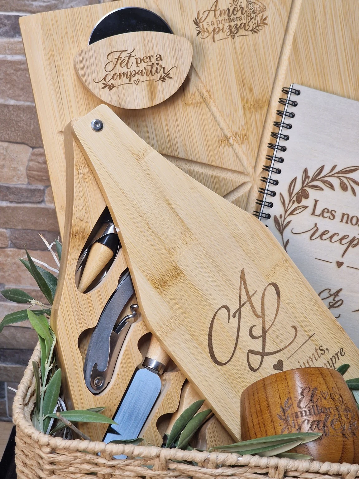 Cesta regalo de cocina personalizada para novios — foto 5