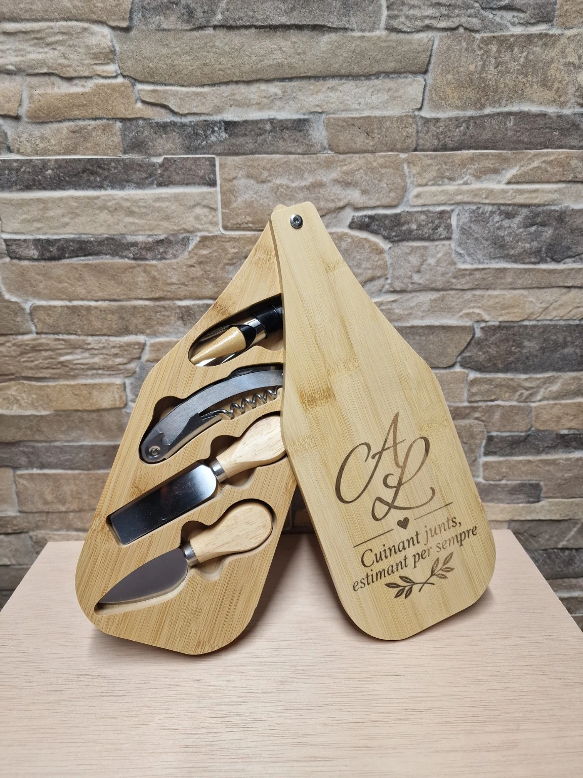 Set plegable de formatges amb ganivets personalitzat per a boda · MariArT Natural