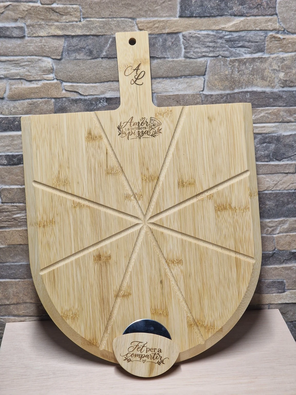 Tabla para pizza personalizada con cortador — foto 4