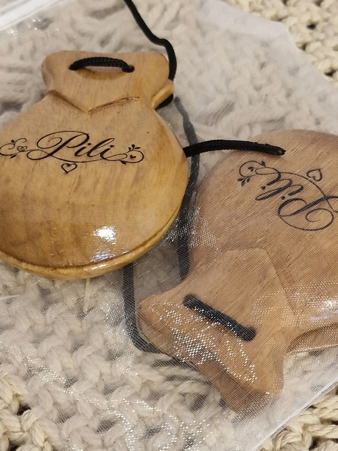 Castañuelas o castanyoles de madera personalizadas con nombre grabado
